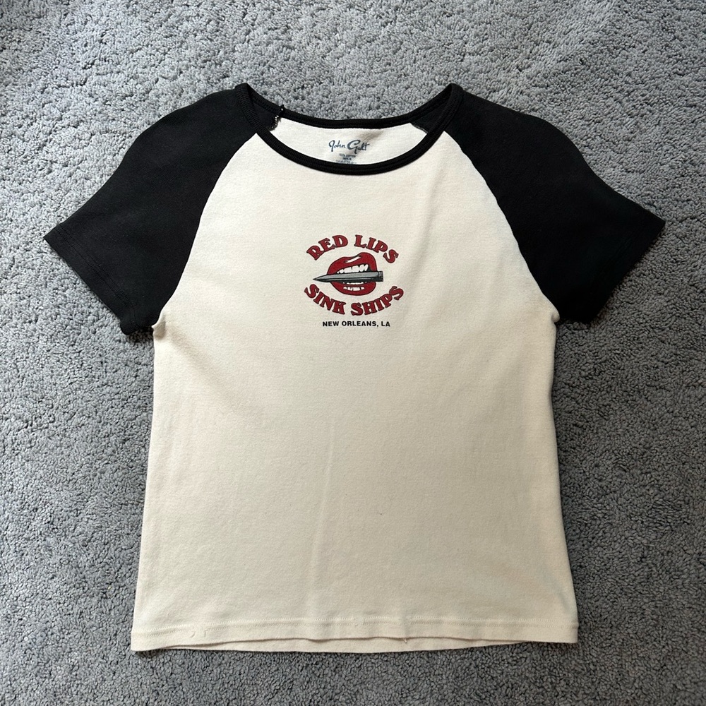 Brandy Melville rep lips sink ships tee